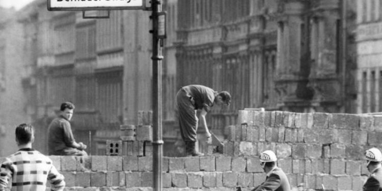 13 Ağustos 1961: Berlin Duvarı ile bir şehir tecrit edildi