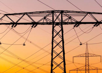 Elektrik kesintileri: Özel dağıtım şirketleri iktidarı zam yapmaya mı zorluyor?