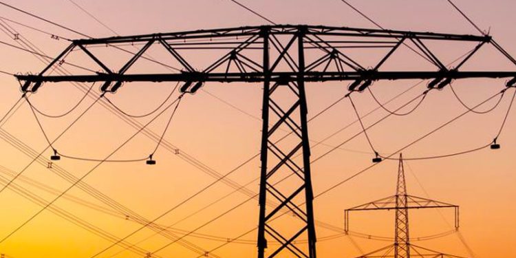 Elektrik kesintileri: Özel dağıtım şirketleri iktidarı zam yapmaya mı zorluyor?