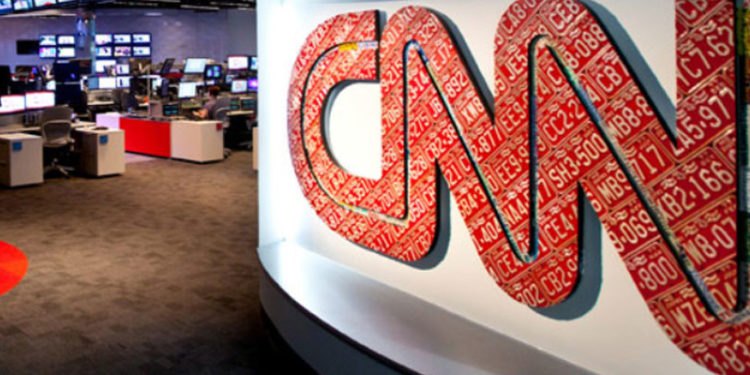 CNN, aşı olmadıkları gerekçesiyle 3 çalışanını kovdu