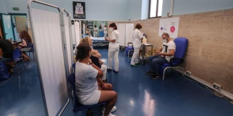 İtalya'da Covid sertifikası dönemi: 'Yeşil pasaport' kimlere veriliyor, nerelerde kullanılıyor, yaptırımlar neler?