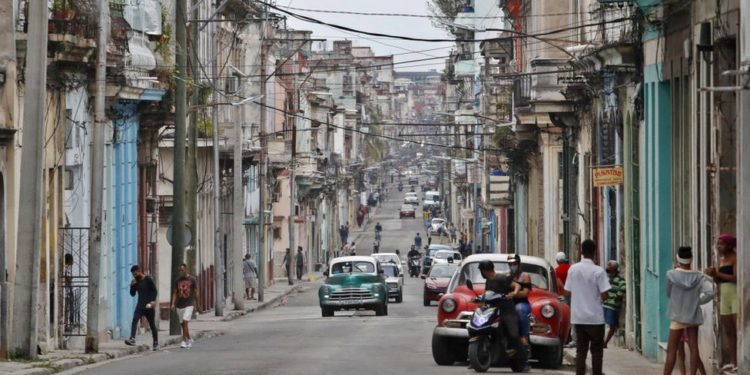 Küba'da küçük ve orta boy özel işletmelerin kurulmasına izin verildi