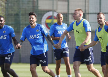 Fenerbahçe'de 10 ismin bileti kesildi!