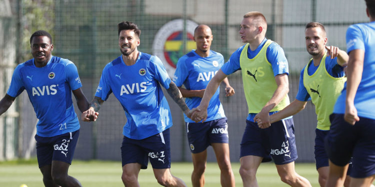 Fenerbahçe'de 10 ismin bileti kesildi!