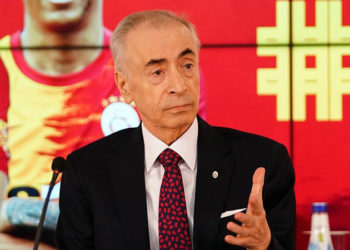 Galatasaray'ın eski başkanı Mustafa Cengiz hastaneye kaldırıldı