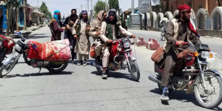 Afgan hükümet güçlerinin Taliban'a karşı kontrolü kaybettiği vilayet merkezi sayısı 15'e yükseldi