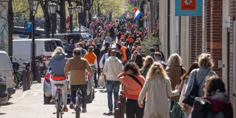 Hollanda Covid-19 tedbirlerini tamamen kaldırmaya hazırlanıyor