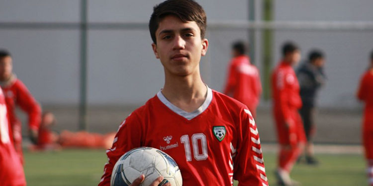 Kabil'de ABD uçağından düşerek ölenlerden birinin, milli futbolcu olduğu açıklandı