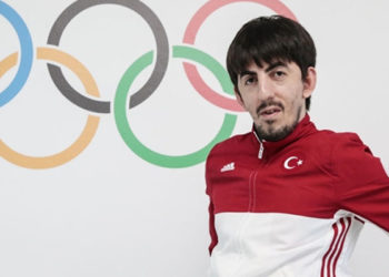 2020 Tokyo Paralimpik Oyunları'nda masa tenisi tek erkeklerde Abdullah Öztürk altın madalya kazandı