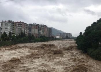 5 il i&ccedil;in '&ccedil;ok kuvvetli' sağanak yağış uyarısı