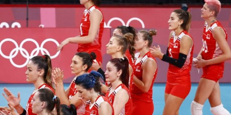 A Milli Kadın Voleybol Takımı, Olimpiyatlar'a veda etti: "Bu zor günlerde bize mutluluk yaşattınız"
