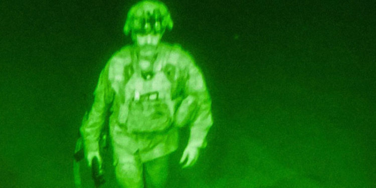 ABD Savunma Bakanlığı paylaştı; Afganistan'dan ayrılan son ABD askerinin görüntüsü