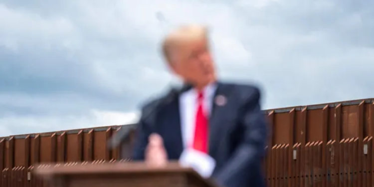 ABD'de Yüksek Mahkeme, Biden'ın Trump döneminde yürürlüğe sokulan "Meksika'da kal" politikasını kaldırmasını önledi