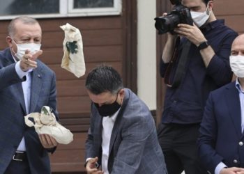 AKP&rsquo;li Metiner: Reis&rsquo;e &ccedil;ay paketleri attırmak nedir? Artık se&ccedil;im zamanı bile yapılmamalı