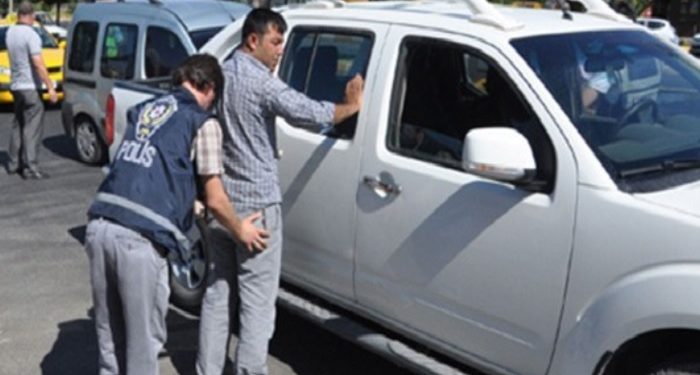 AYM’den emsal karar: Polislerin zorla üst arama yapması hak ihlali