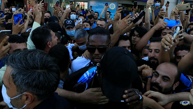 Adana Demirspor'un yıldızı Balotelli, Adana'ya geldi