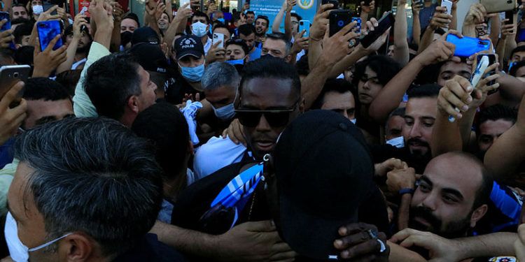 Adana Demirspor'un yıldızı Balotelli, Adana'ya geldi