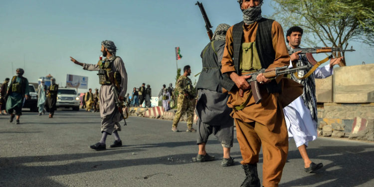 Afganistan'da Taliban, Kunduz vilayet merkezinin bazı bölgelerini ele geçirdi: 11 ölü, 41 yaralı