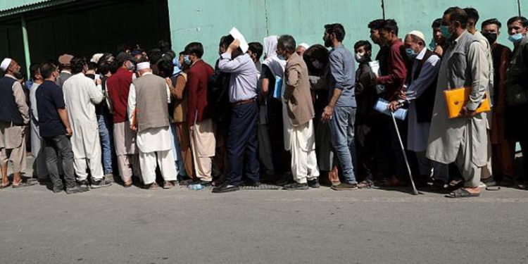 Afganistan'da son dönemde yüz binlerce kişi Türk vizesine başvurdu