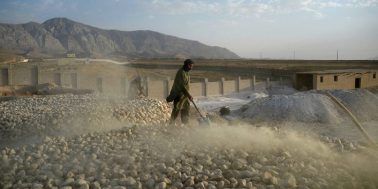 Afganistan'da yaklaşık 1 trilyon dolar değerindeki maden rezervleri yeniden gündemde