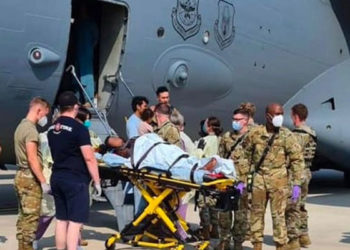 Afganistan'dan tahliye edilen bir kadın ABD kargo uçağında doğum yaptı