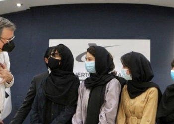 Afganistan'ın tamamı kızlardan oluşan ödüllü robotik takımı Meksika'ya ulaştı