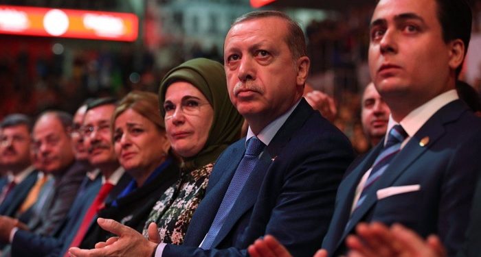 Akın İpek, Melih Gökçek’i misafirliğe gittiği evi soyan hırsıza benzetti