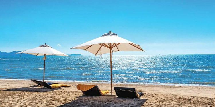 Alman turizm şirketleri, orman yangınları sebebiyle rezervasyon iptallerinin yaşanmadığını belirtti; turizmciler kaygılı