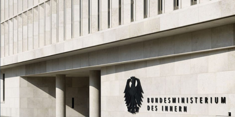 Almanya, sığınma başvurusunda bulunanları Afganistan'a sınır dışı etmeyi durduracağını açıkladı