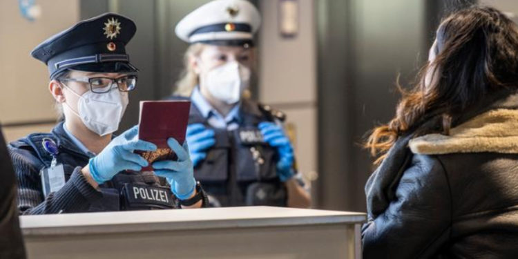 Almanya ülkeye girişlerde "test zorunluluğu" getirdi