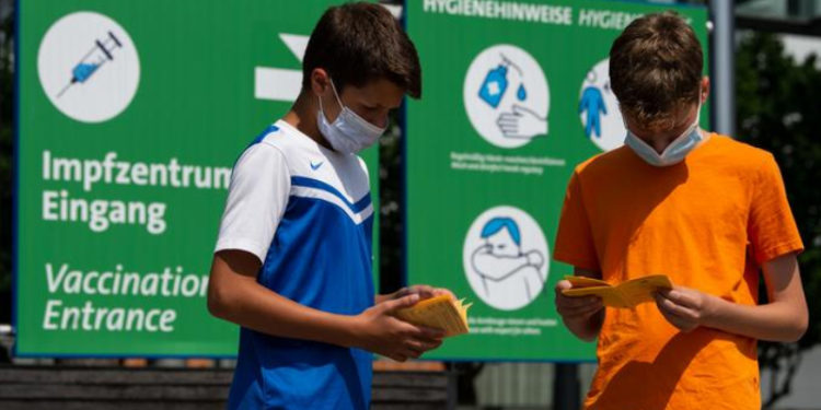 Almanya'da 12-17 yaşa aşı için onay