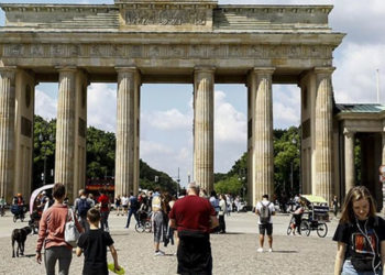 Almanya'da Kovid-19 vaka sayısı artıyor