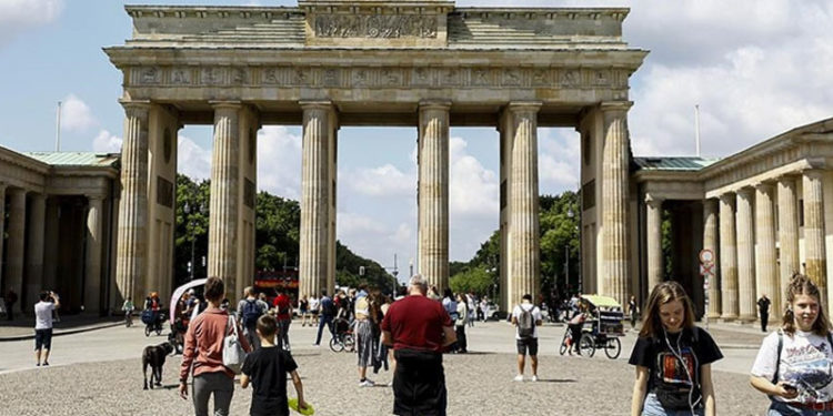 Almanya'da Kovid-19 vaka sayısı artıyor