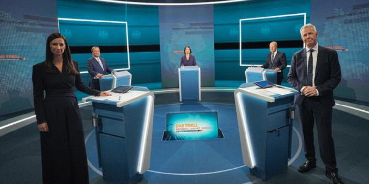 Almanya'da üç siyasi partinin adayı televizyonda karşı karşıya geldi