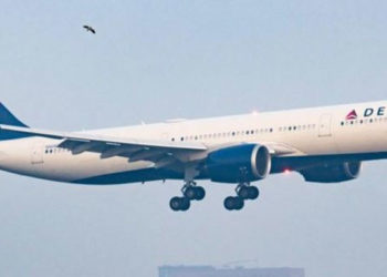 Amerikan havayolu şirketi Delta, aşı yaptırmayan çalışanlarından ayda 200 dolar alacak