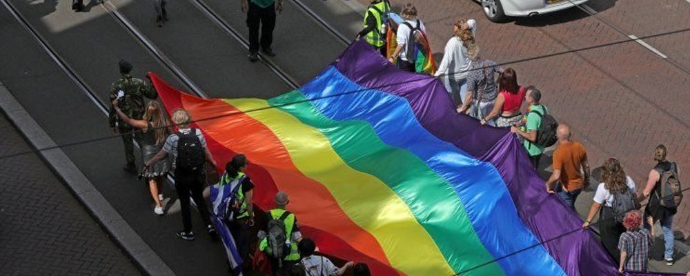 Amsterdam’da bazı taksiler LGBTİ+ Onur Yürüyüşü’ne katılanları araçlarına almadı, Uber soruşturma başlattı