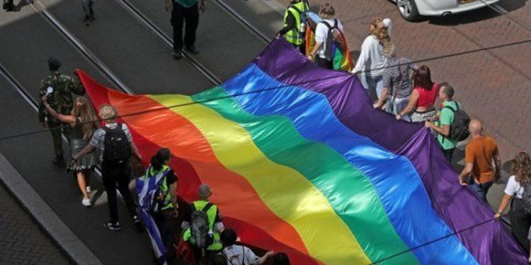 Amsterdam’da bazı taksiler LGBTİ+ Onur Yürüyüşü’ne katılanları araçlarına almadı, Uber soruşturma başlattı