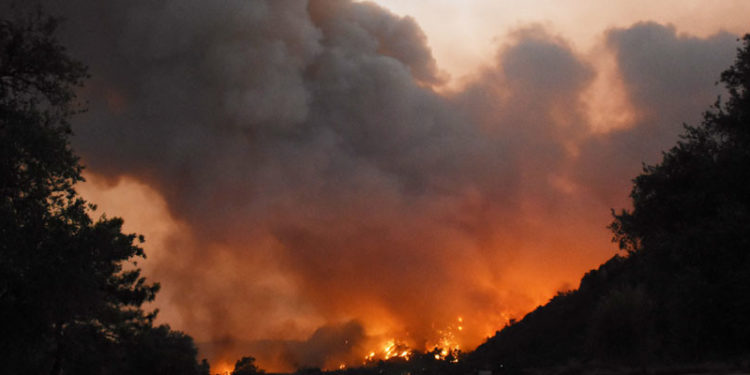 Antalya, Muğla ve Isparta'da yangınlar sürüyor