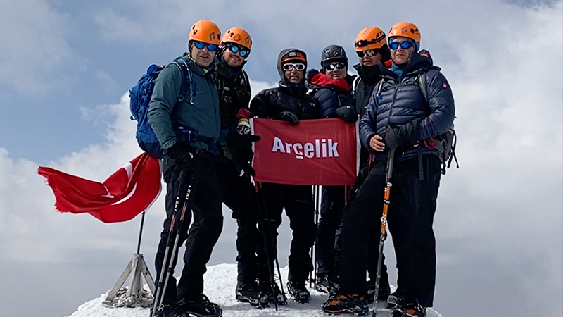 Arçelik yöneticileri, iklim değişikliği ve sürdürülebilirlik alanlarında farkındalık  için Ağrı Dağı'na tırmandı