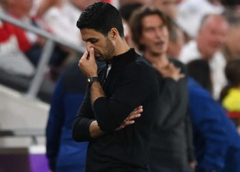 Arsenal taraftarının sabrı taştı: Arteta dışarı!