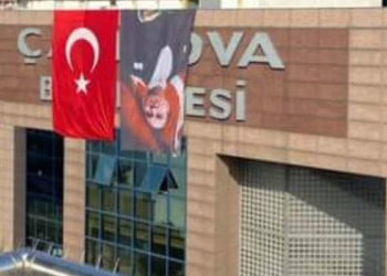 Atatürk posterini ters asan AKP'li belediye: CHP zihniyeti posterin düzeltilmesi konusunda uyarmak yerine algı oluşturdu