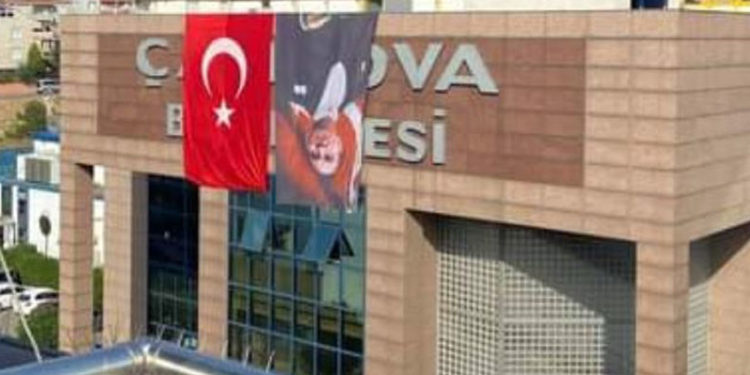 Atatürk posterini ters asan AKP'li belediye: CHP zihniyeti posterin düzeltilmesi konusunda uyarmak yerine algı oluşturdu