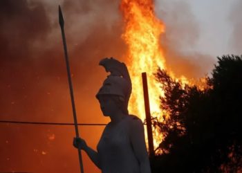 Atina’da orman yangını: Halka ‘evden çıkmayın çağrısı’ yapıldı