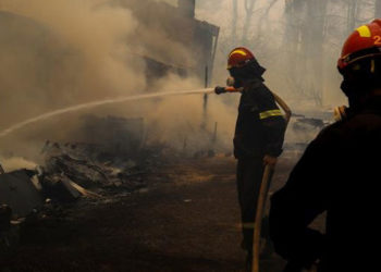 Atina’nın kuzeyindeki yangınlar etkisini yitiriyor