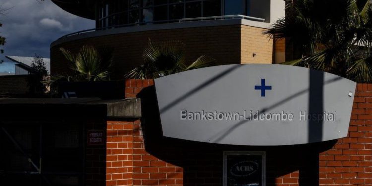 Avustralya'da bir hastanede sekiz ay boyunca doktor gibi çalışan kadın hakkında inceleme başlatıldı