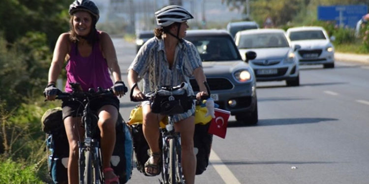 Avusturya’dan bisiklete yola çıkan 3 kadın bir ayda Türkiye'ye ulaştı