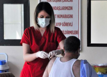 Aşılama politikasına "tutarsızlık" eleştirisi