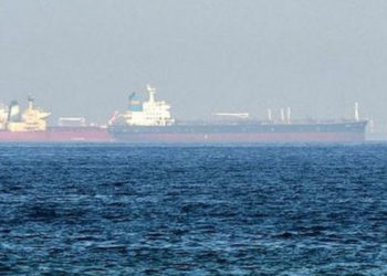 BAE açıklarında, petrol tankeri silahlı kişilerce kaçırıldı ve İran'a gitmesi emredildi