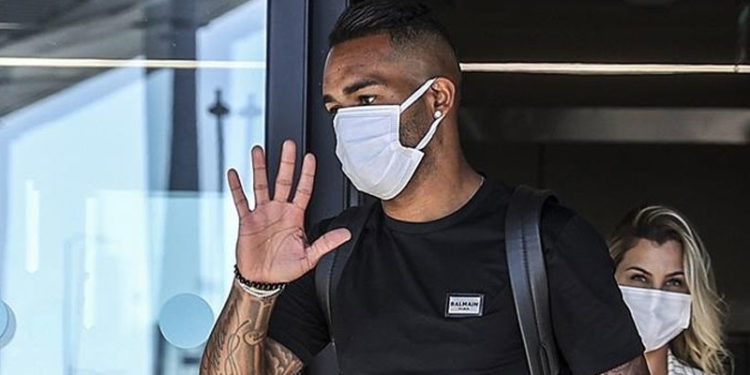 Beşiktaş Brezilyalı futbolcu Alex Teixeira ile sözleşme imzaladı