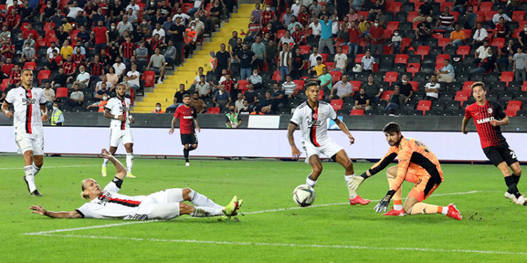 Beşiktaş, Gaziantep'te galibiyete hasret